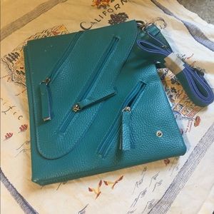 🐚 5/$25 NWT Teal Shoulder Purse